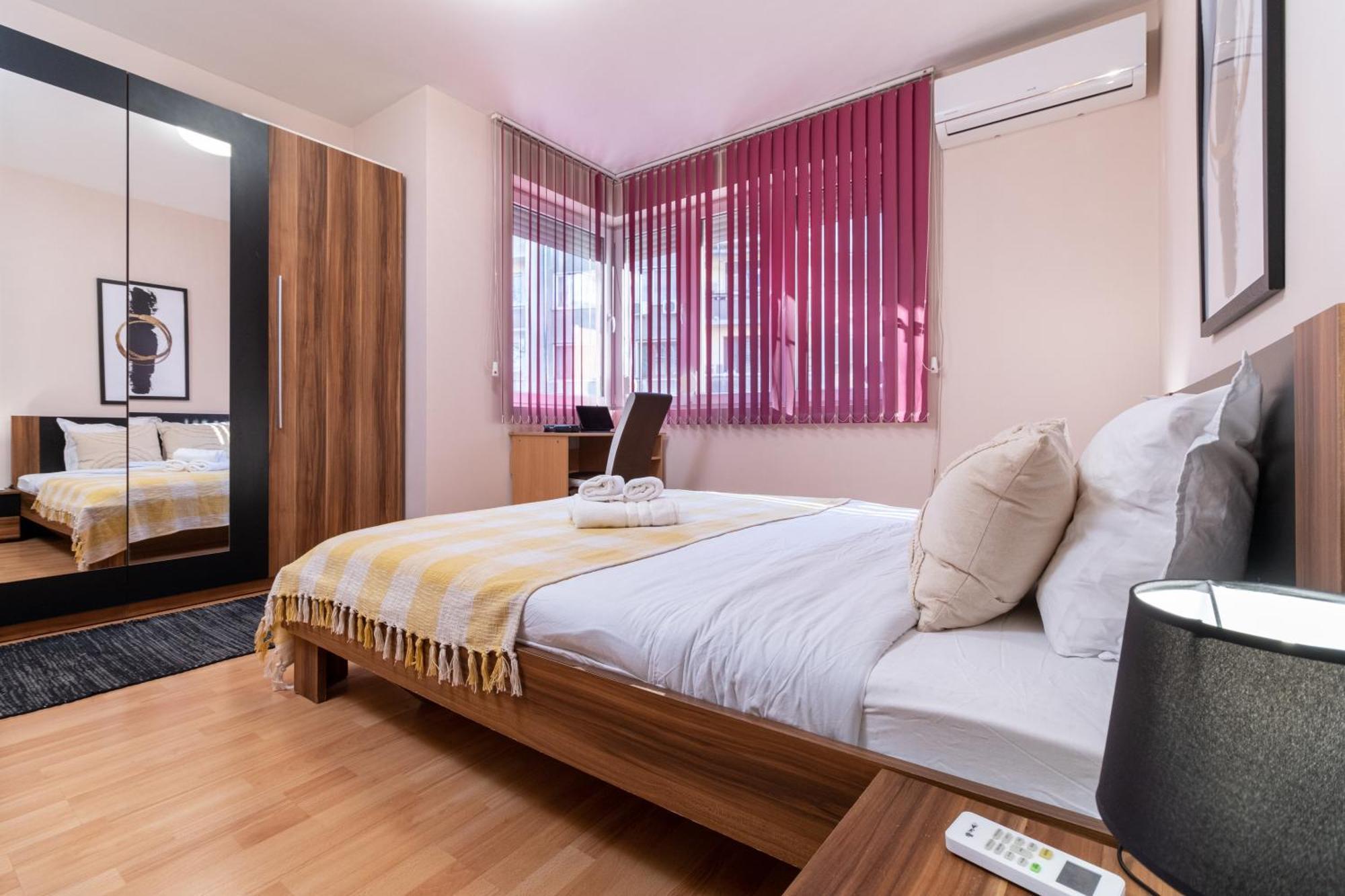 Comfortable 2Br Urban Getaway In City Center Plovdiv Exterior foto