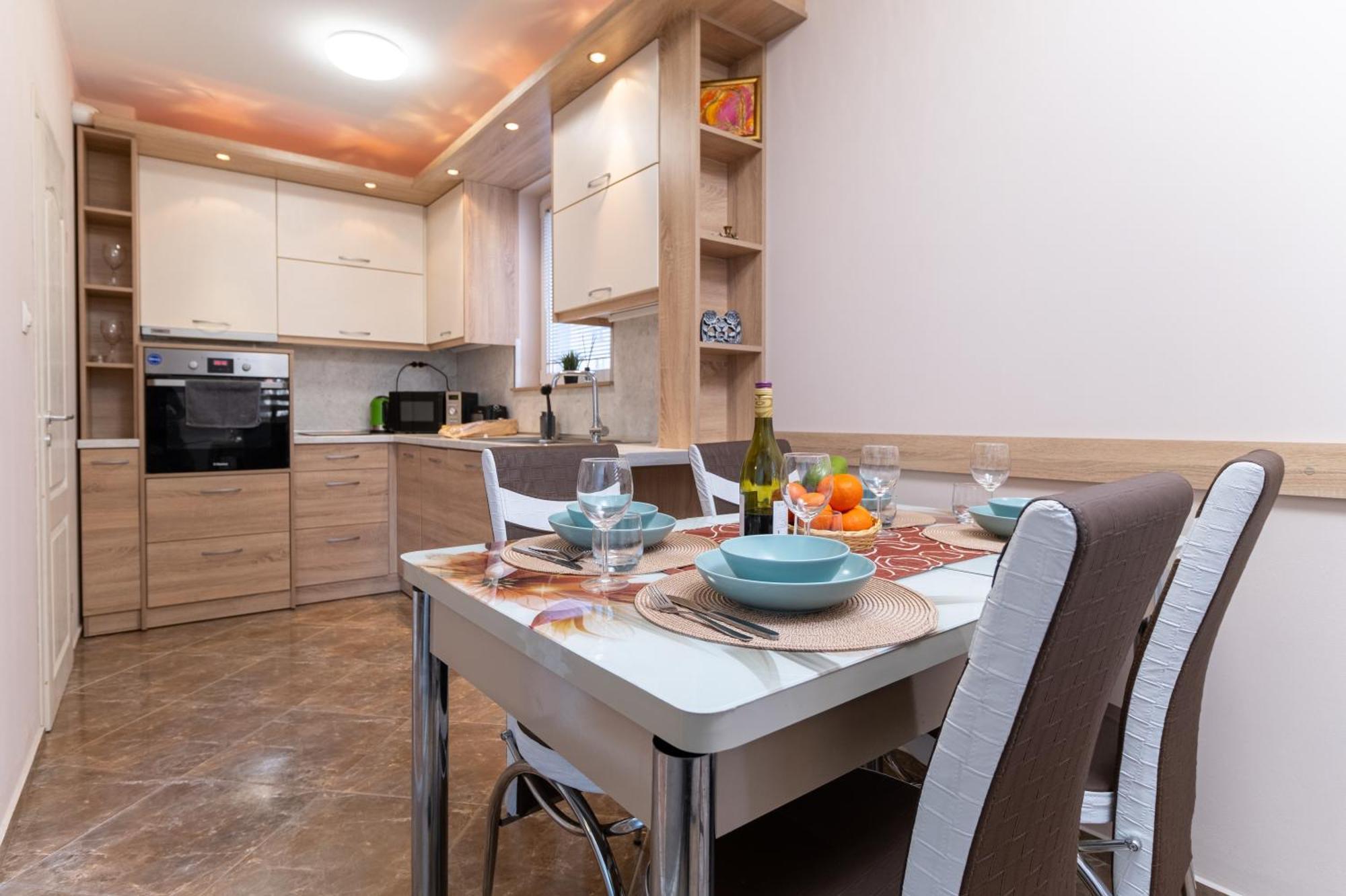 Comfortable 2Br Urban Getaway In City Center Plovdiv Exterior foto